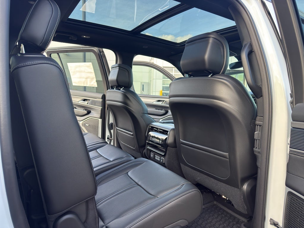 2026 Jeep Grand Wagoneer Base