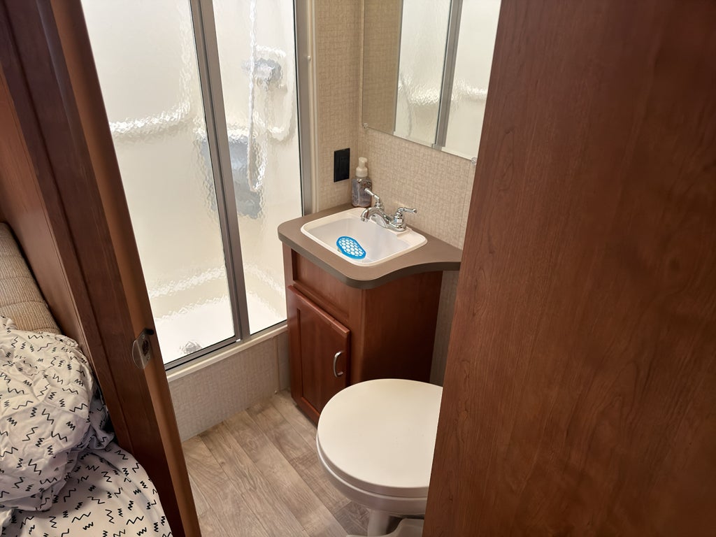 2017 Ford E-450 Super Duty Base