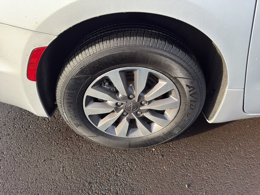 2023 Chrysler Pacifica Hybrid Touring L