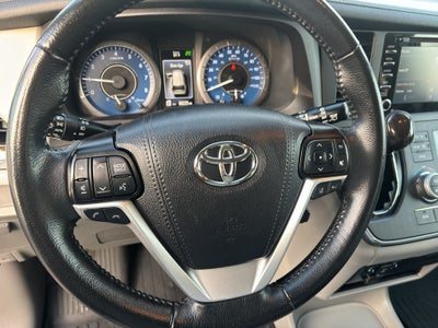 2019 Toyota Sienna XLE