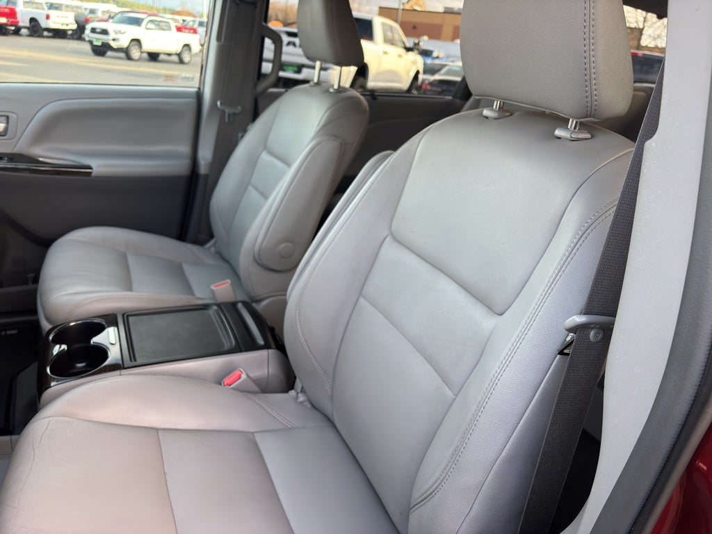 2019 Toyota Sienna XLE
