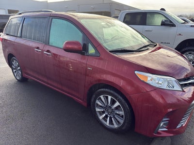 2019 Toyota Sienna XLE