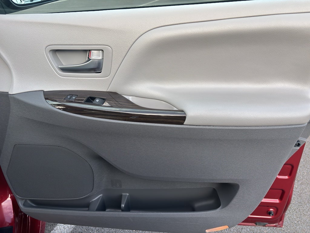 2019 Toyota Sienna XLE