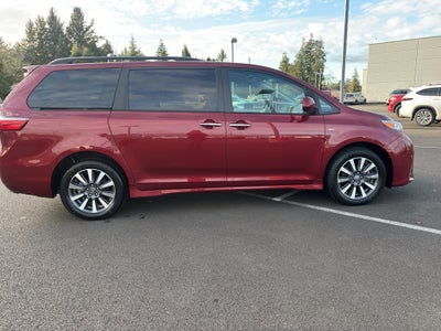 2019 Toyota Sienna XLE