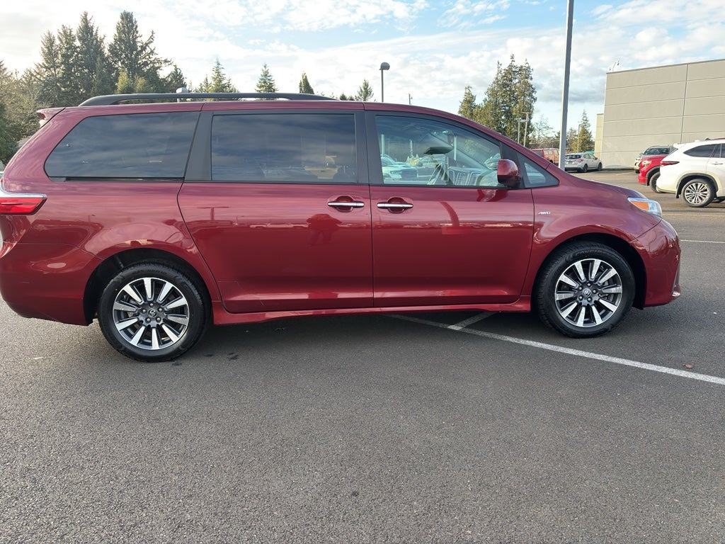 2019 Toyota Sienna XLE
