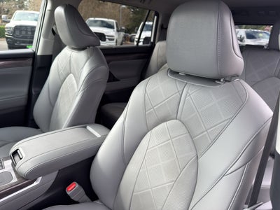 2023 Toyota Highlander Hybrid Hybrid Platinum