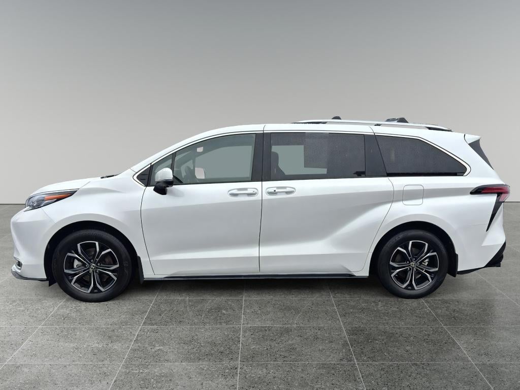 2025 Toyota Sienna Platinum