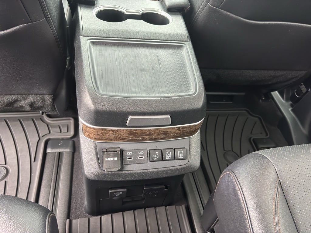 2025 Toyota Sienna Platinum