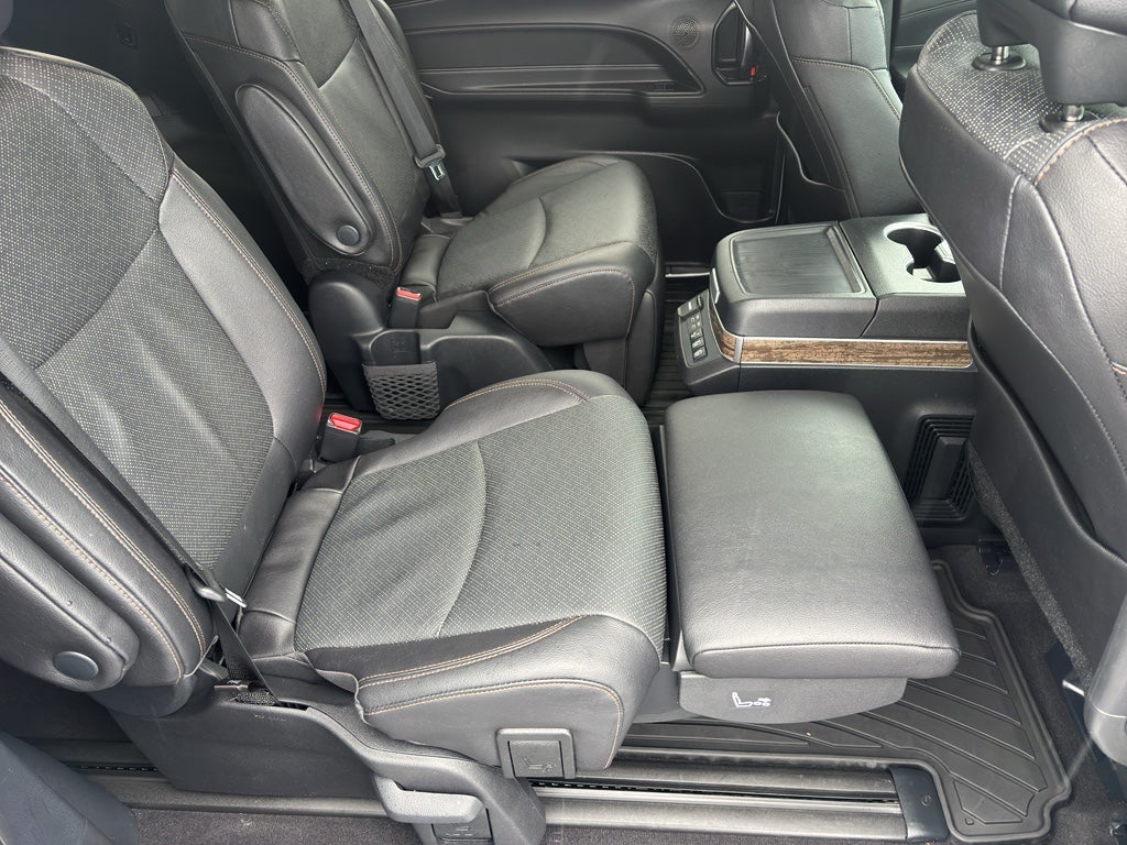 2025 Toyota Sienna Platinum