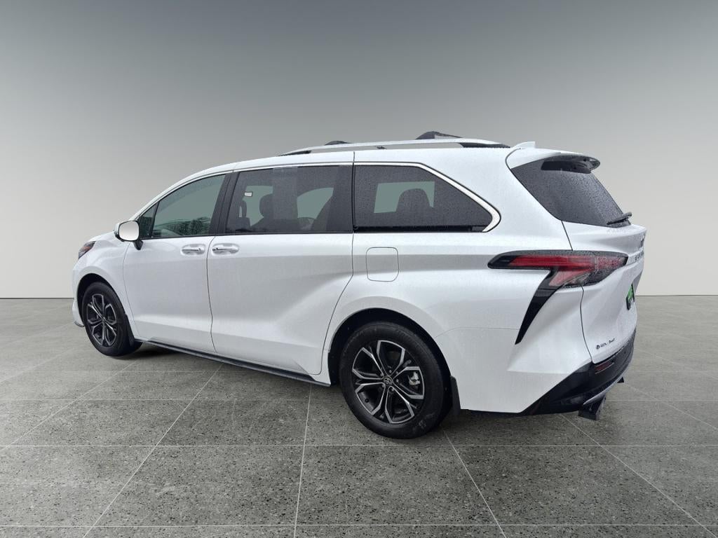 2025 Toyota Sienna Platinum