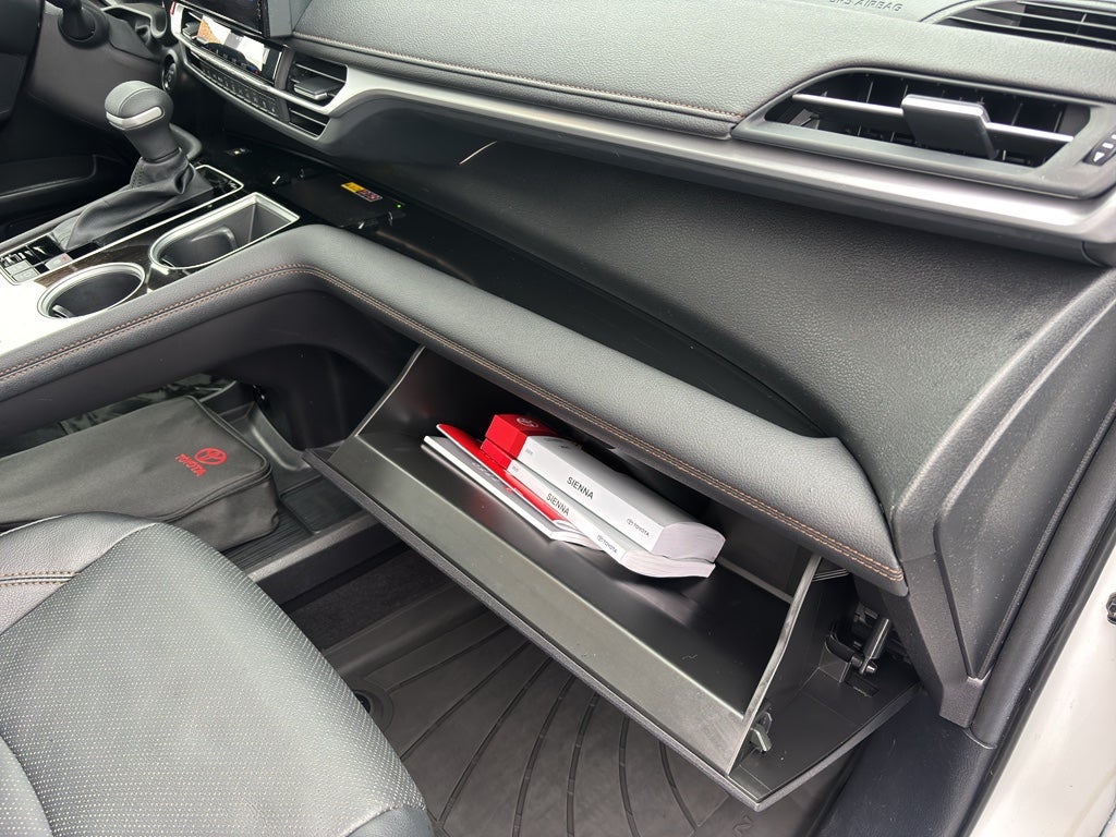 2025 Toyota Sienna Platinum