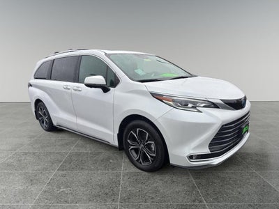 2025 Toyota Sienna Platinum