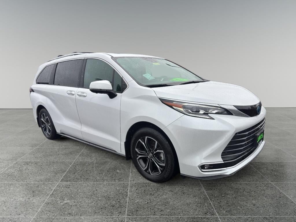 2025 Toyota Sienna Platinum