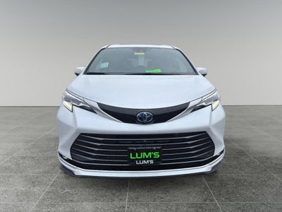 2025 Toyota Sienna Platinum