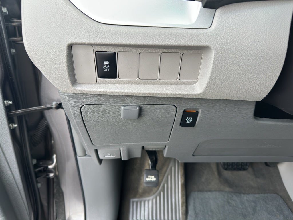 2017 Toyota Sienna LE