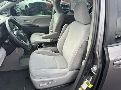 2017 Toyota Sienna LE