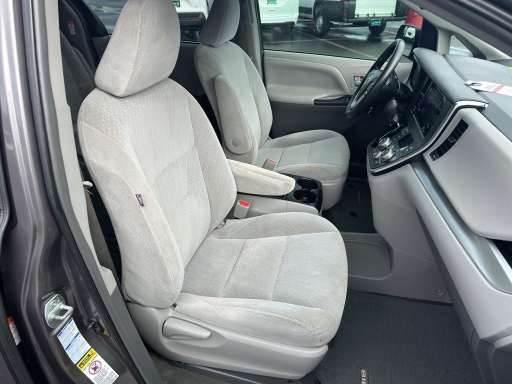 2017 Toyota Sienna LE