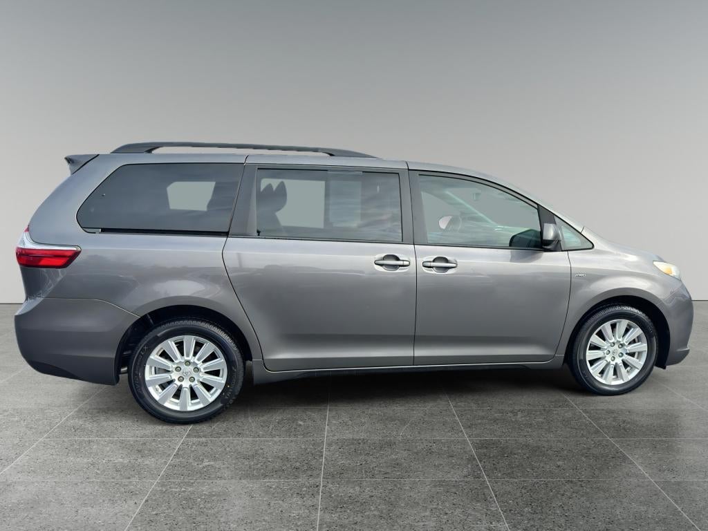 2017 Toyota Sienna LE