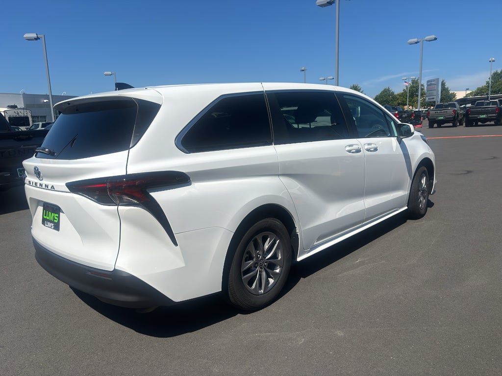 2026 Toyota Sienna LE