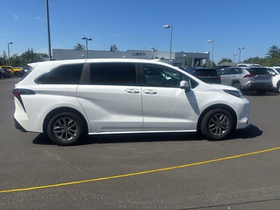 2026 Toyota Sienna LE