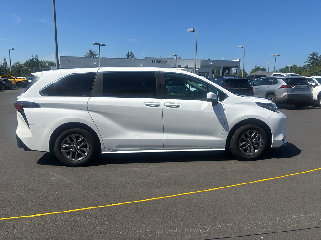 2026 Toyota Sienna LE