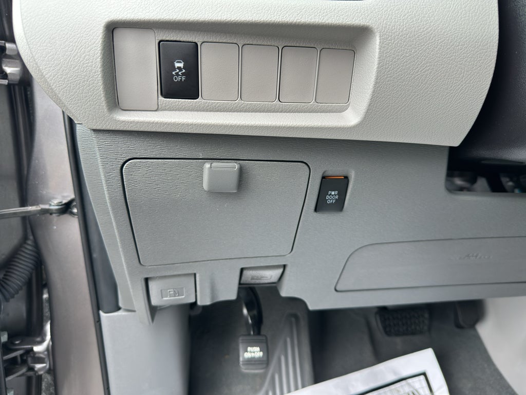 2020 Toyota Sienna LE