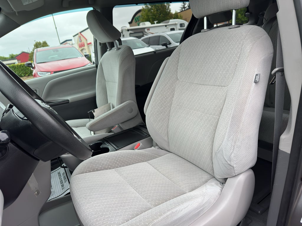 2020 Toyota Sienna LE