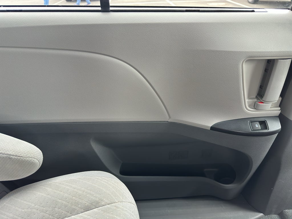 2020 Toyota Sienna LE