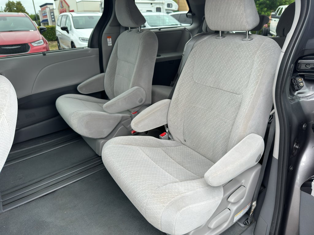 2020 Toyota Sienna LE