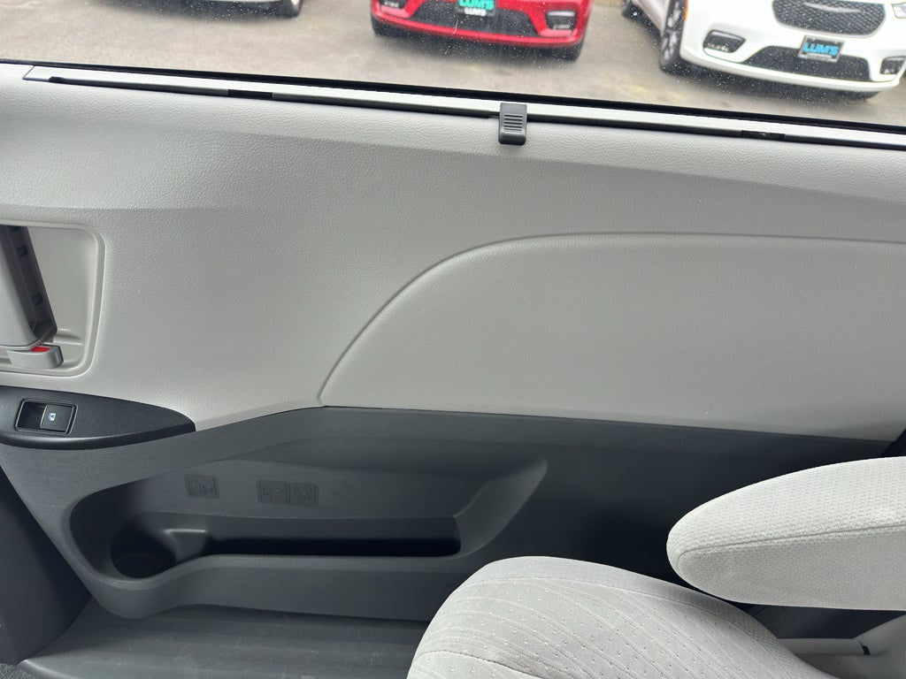 2020 Toyota Sienna LE