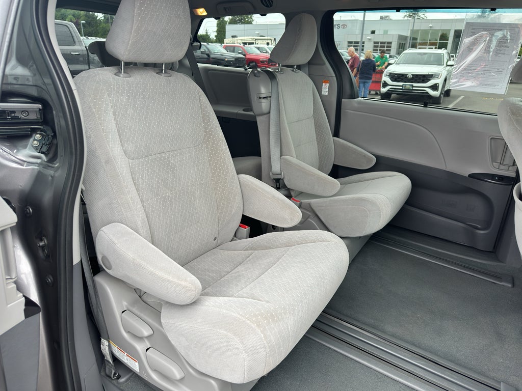2020 Toyota Sienna LE