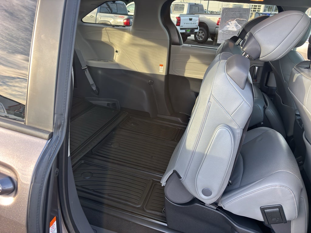 2023 Toyota Sienna Limited