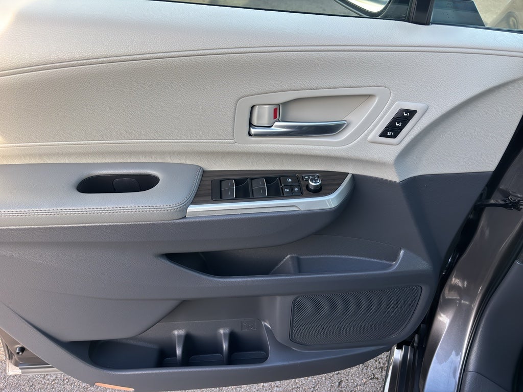 2023 Toyota Sienna Limited