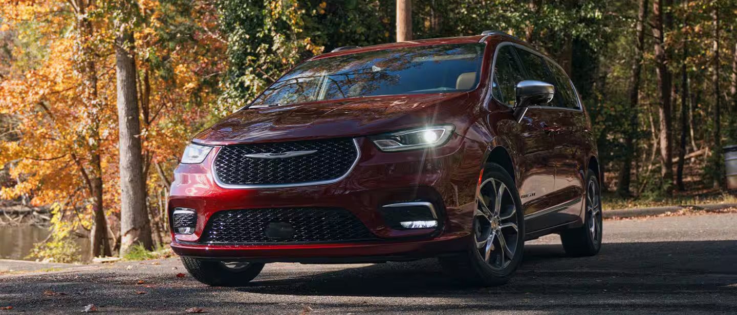 2024 gmc acadia front quarter passenger side view